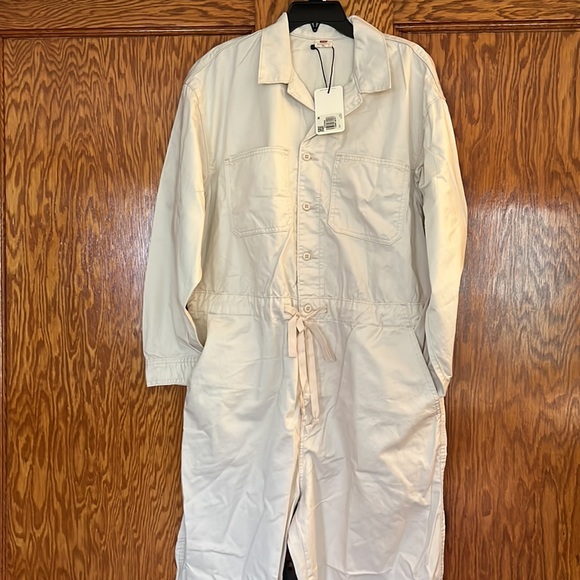 Levis Cargo Jumpsuit Coveralls in White Grey Ivory Sizes S and M NWT - Picture 9 of 10